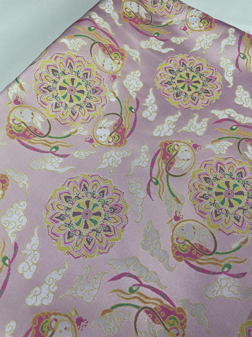 Tissu à motifs Bada tibétains : 55 pouces de large, polyester, pour la couture