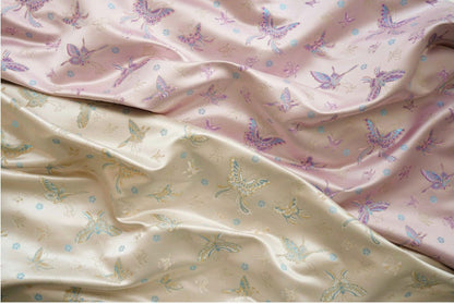 Tissu Butterfly Gold Thread : 150 cm de large, polyester tissé orné