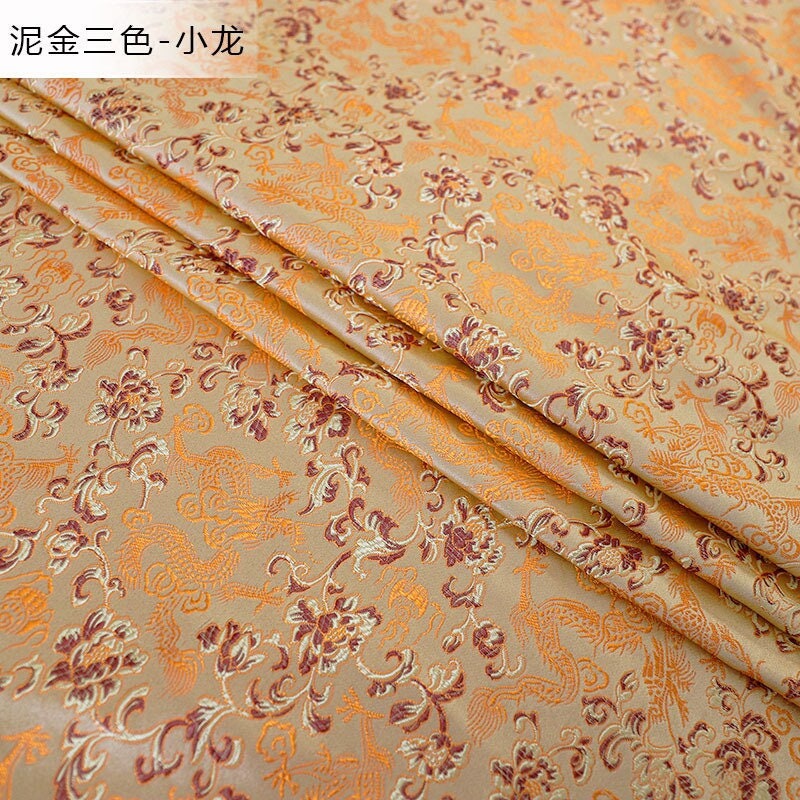 Tissu brocart Dragon Or Pâle - 150 cm de large - Rayonne pour couture et ameublement - Vendu au mètre
