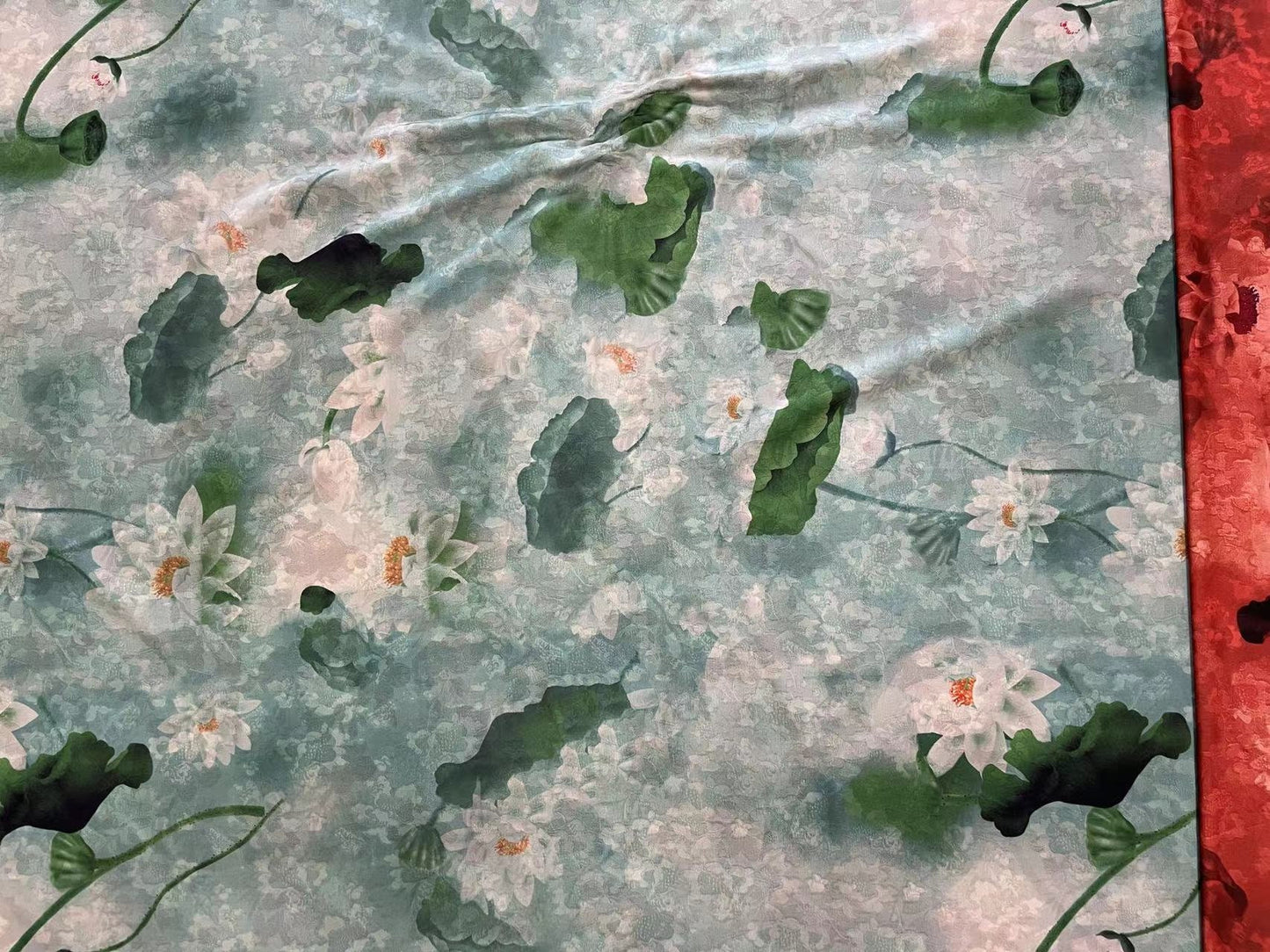 Tissu en soie à motif lotus et encre - 150 cm de large, texture satinée