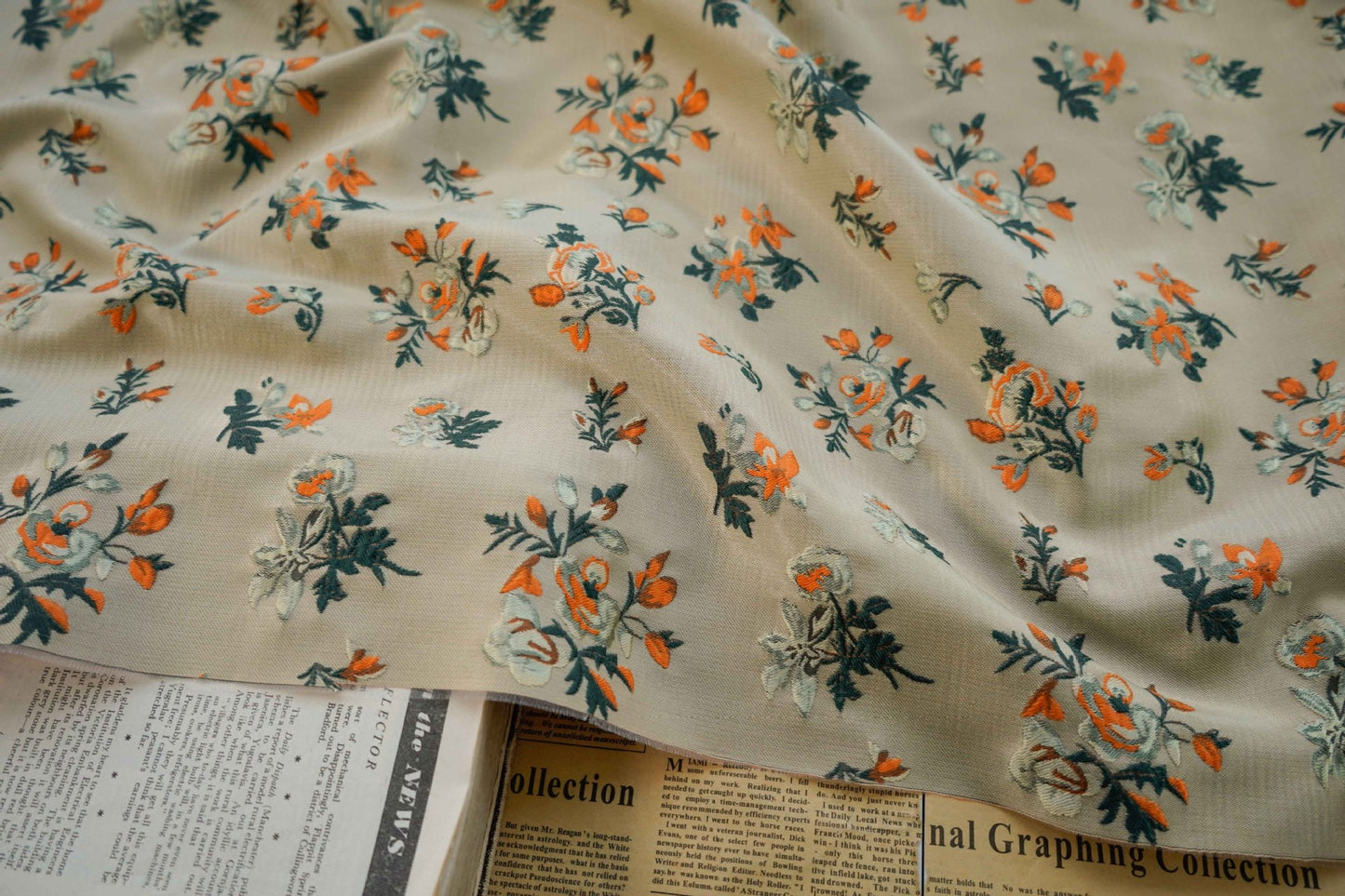 Tissu jacquard à motif floral : texture peinture à l'huile 3D, jaune, largeur 142 cm, vendu au mètre