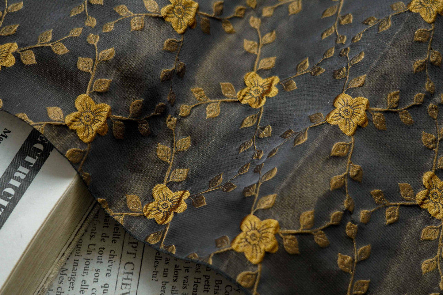 Tissu jacquard floral à motif treillis en relief, tissu d'ameublement et de couture à motif subtil, largeur 64 pouces