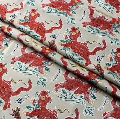 Tissu rayonne à motif tigre : motif or mongol tibétain, 147 cm de large