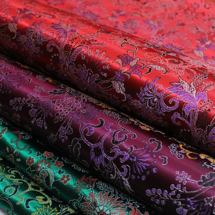 Tissu brocart chrysanthème vintage : mélange de satin et de soie de 89 cm de large