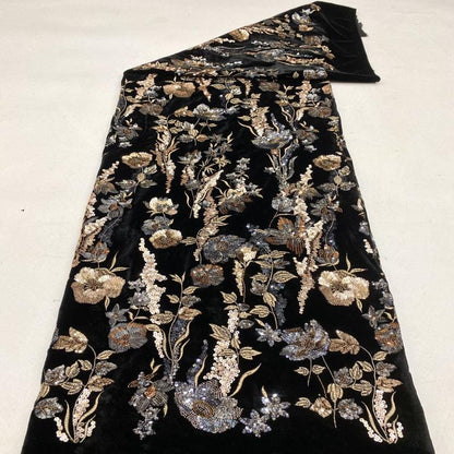 Tissu velours brodé à motifs floraux ���� Paillettes et perles" large
