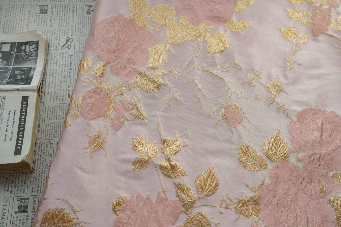 Luxury Jacquard Fabric ��� 3D Embossed Floral with Metallic Gold Accen"Wide
