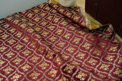 Tissu jacquard à fil doré : motif floral 3D pour ameublement, confection de robes de bal - 140 cm de large