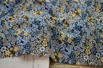 Tissu jacquard à motif floral : polyester texturé 3D, largeur 150 cm