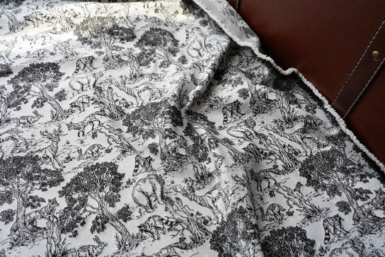 Tissu jacquard noir et blanc à motif zoo : mélange de rayonne pour ameublement, 140 cm de large