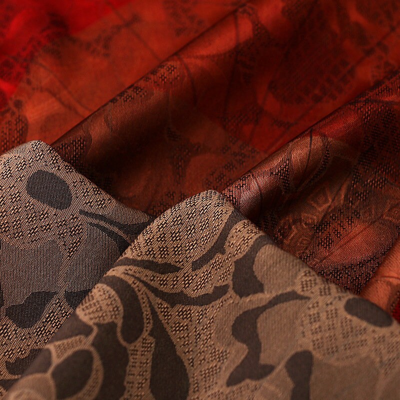 Tissu damassé en soie à motif floral : satin imprimé numérique de 150 cm de large