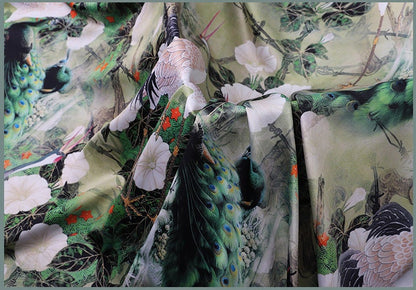 Tissu satin de rayonne à motif paon : tissu doux imprimé pour les mariées