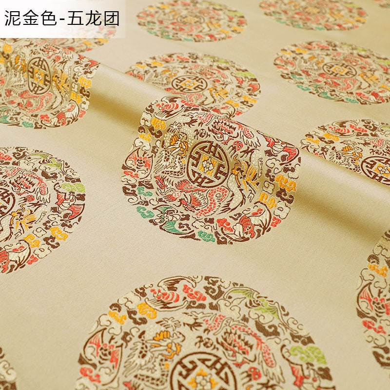 Tissu brocart or pâle : rayonne de 150 cm de large pour la couture et l’ameublement, motifs traditionnels