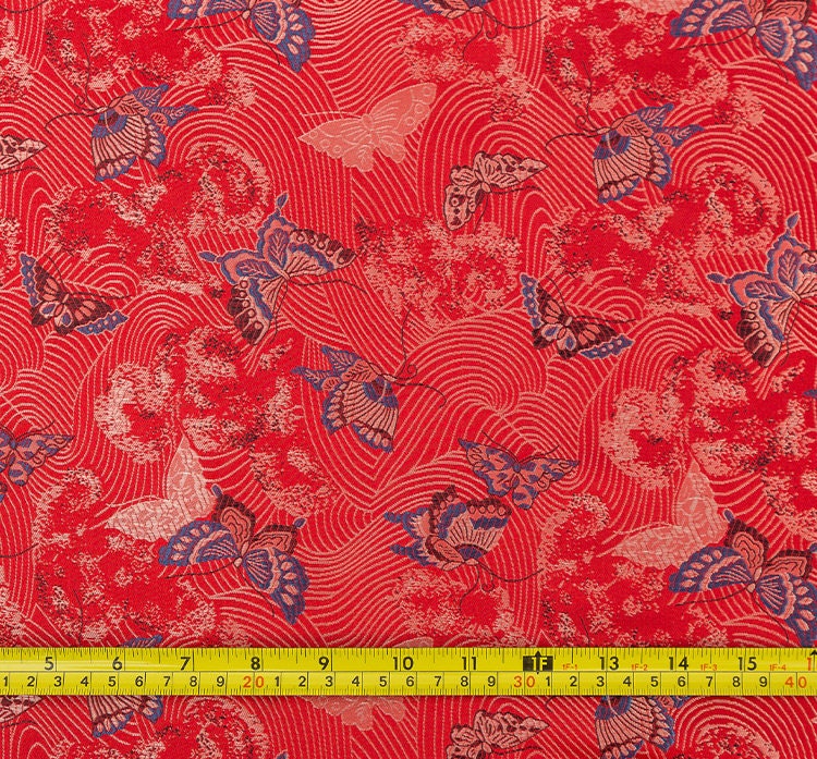 Brocart de soie rouge de Chine : Jacquard à motifs floraux et papillons
