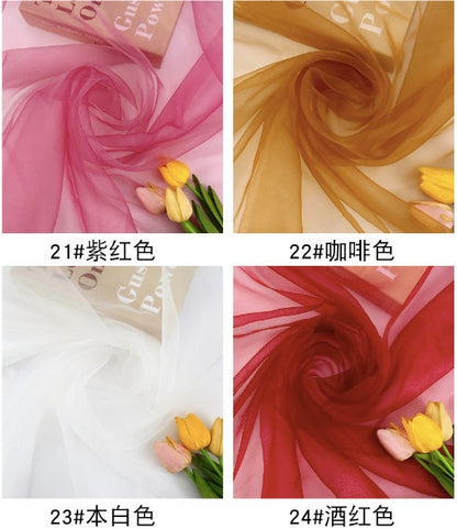Tissu organza : tulle transparent de 150 cm de large pour robes, décorations et costumes.