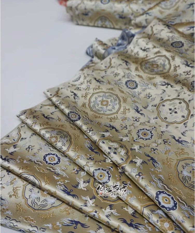 Tissu brocart de soie : 75 cm de large, style robe impériale