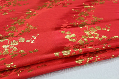 Tissu brocart à fleurs de cerisier : mélange de soie et de rayonne à motifs floraux japonais
