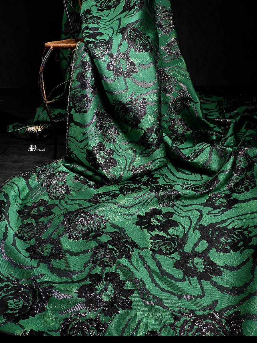 Tissu jacquard vert gaufré : polyester de luxe pour l’ameublement, les rideaux et la couture