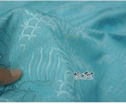 Tissu brocart à motif vagues turquoise : jacquard de soie et rayonne, 74 cm de large