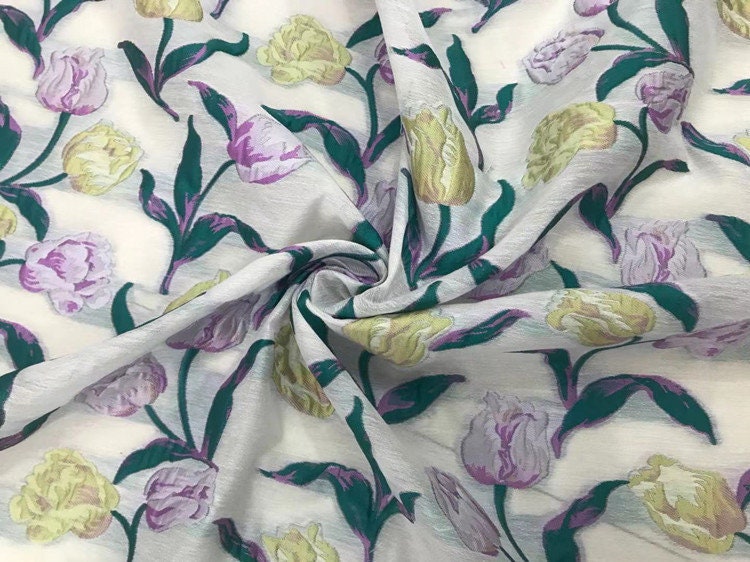Tissu jacquard organza à motif tulipe : matériau de couture 3D pour créateurs