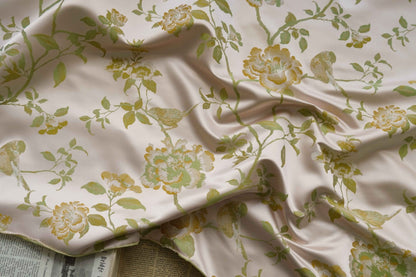 Tissu jacquard à motif floral : polyester à fil doré, largeur 160 cm (63 po) - Vendu au mètre