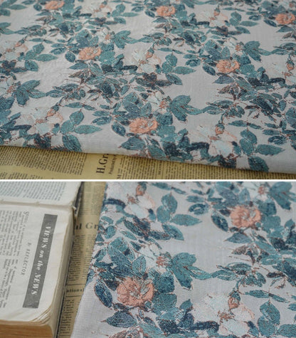 Tissu jacquard lurex à motif floral : revêtement tissé en relief 3D, 165 cm de large