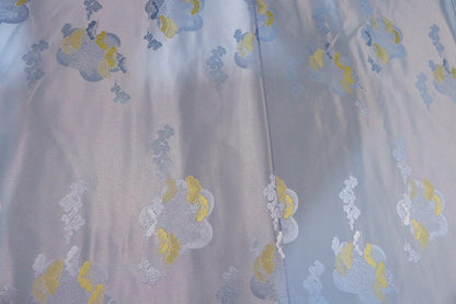 Tissu brocart tissé Nishijin : Tissu d'ameublement à motifs floraux en fil d'or