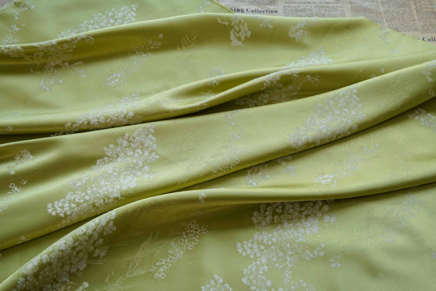 Tissu brocart jacquard à motif floral vintage - 150 cm de large