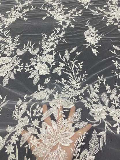 Tissu à sequins brodé de fleurs : rayonne de 124 cm de large pour la confection de vêtements