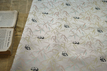 Tissu satiné brocart panda : 65 pouces de large, style couture chinoise