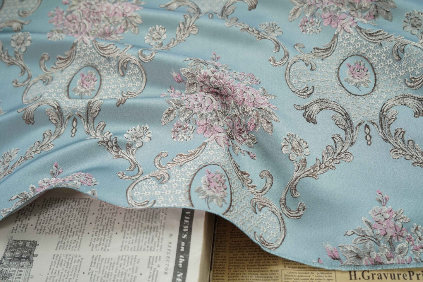 Tissu jacquard brocart style palais rétro : revêtement en polyester de 150 cm de large