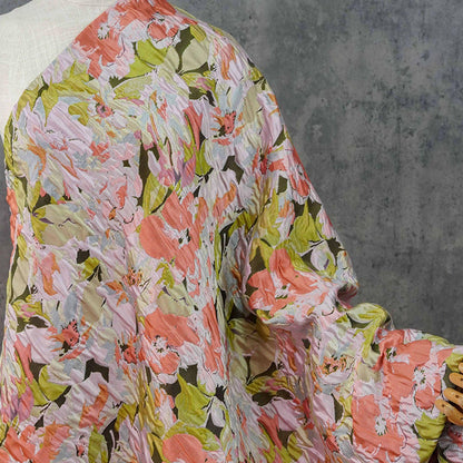 Tissu jacquard à motifs floraux en relief : Matière pour robe champêtre romantique