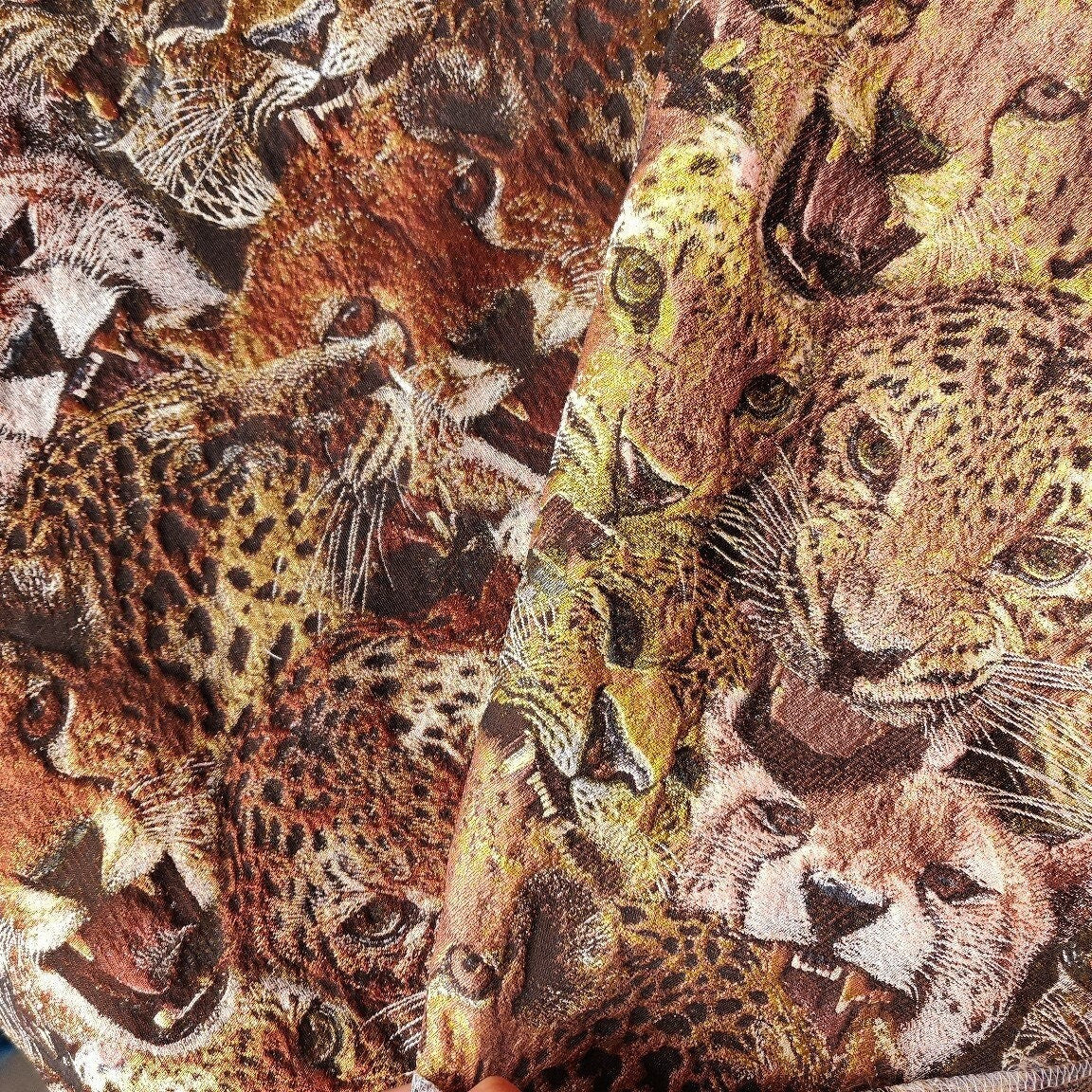 Tissu jacquard léopard tigre : revêtement d’ameublement tissé en relief, 152 cm de large