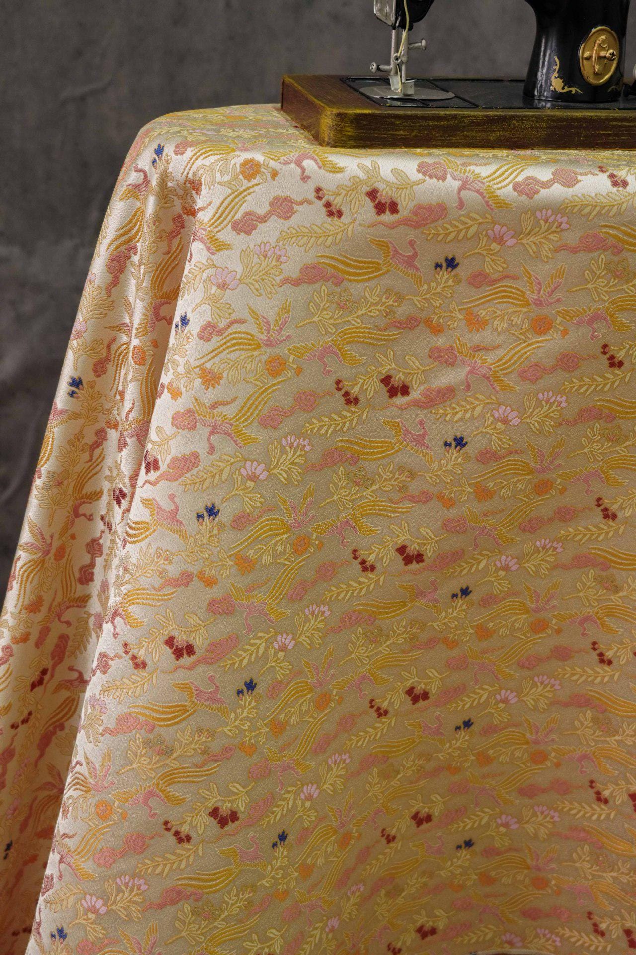 Tissu brocart Phoenix : mélange de rayonne de 150 cm de large, tissu pour robe d’empereur