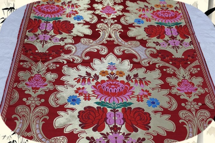 Tissu brocart de soie rouge : motif floral pivoine, 74 cm de large