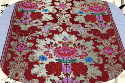 Tissu brocart de soie rouge : motif floral pivoine, 74 cm de large