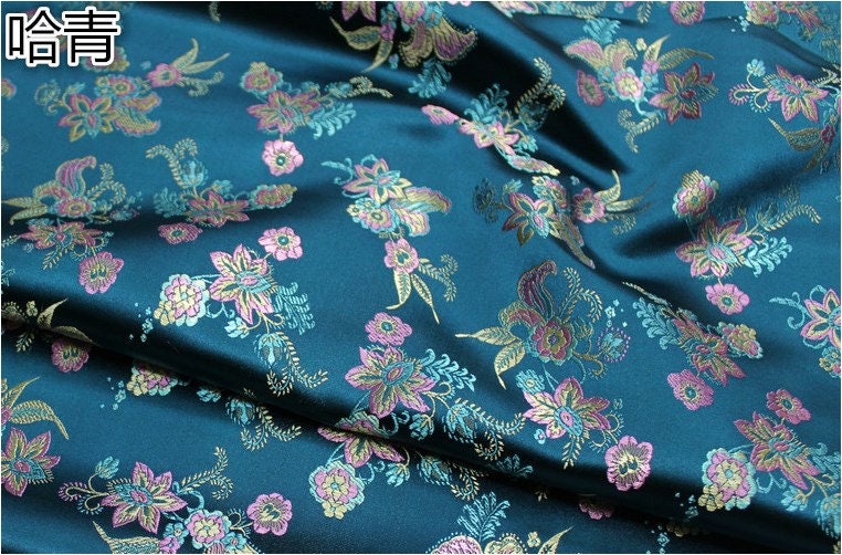 Tissu brocart à motifs floraux : mélange de soie et de rayonne, largeur 75 cm