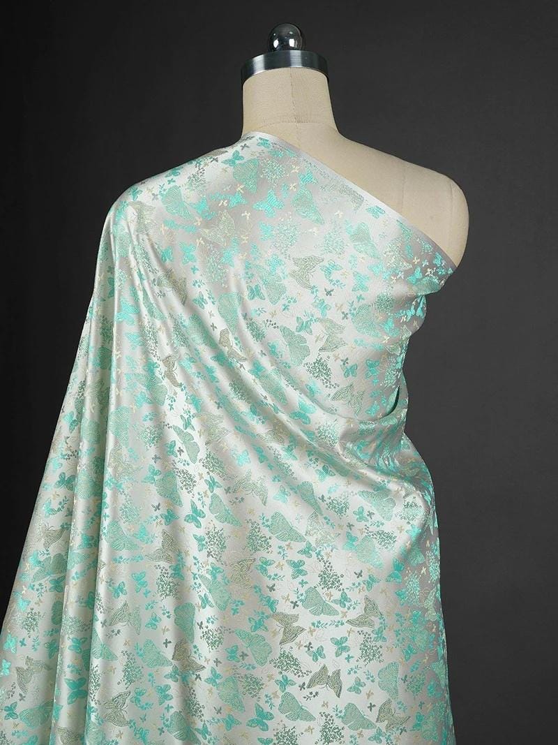Tissu brocart de soie vert turquoise : jacquard à motifs floraux papillons, 147 cm de large