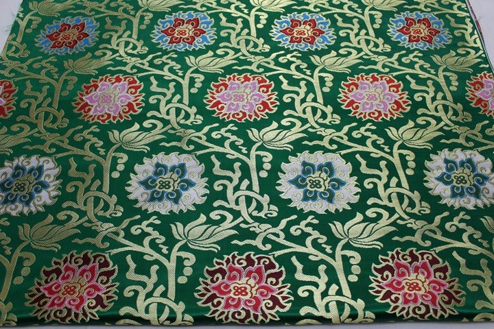Tissu brocart jacquard à motifs floraux : style sino-mongol (vendu au mètre)