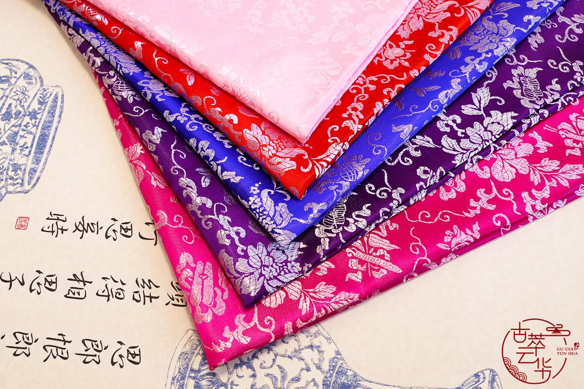 Tissu brocart à motifs floraux : Damas jacquard en soie et rayonne de 89 cm de large - Couture, matelassage, ameublement