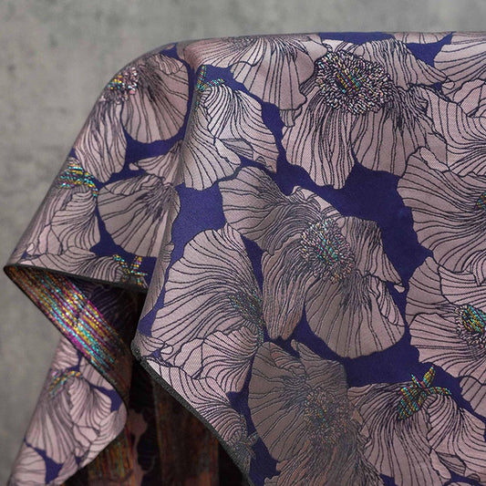 Tissu brocart doré à motif floral vintage : textile de style baroque