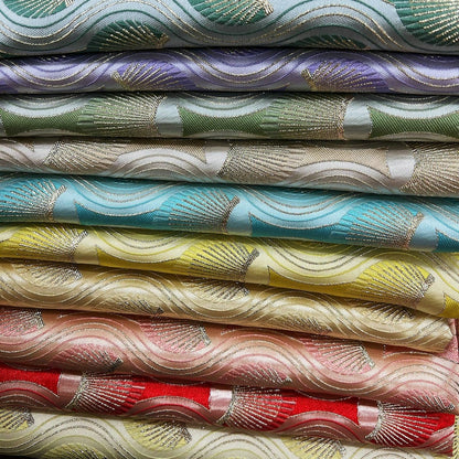 Tissu jacquard à motif plumes de paon : texture 3D avec fil doré (53 po de largeur)