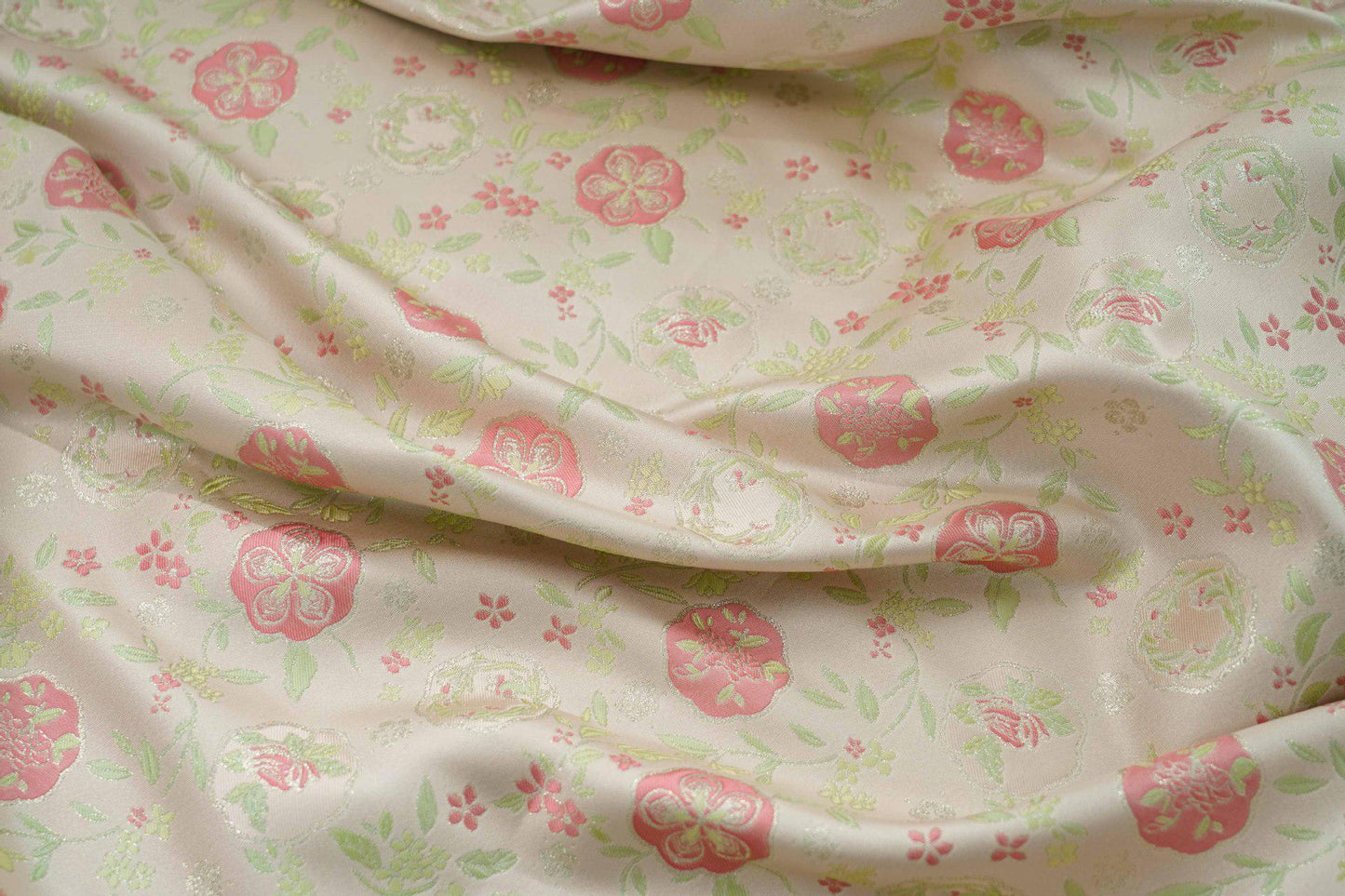 Tissu brocart champagne à motif floral : jacquard chinois, largeur 150 cm