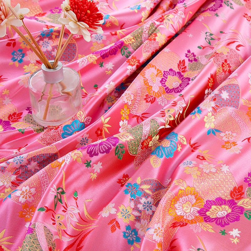 Tissu brocart jacquard à motif d'hortensias : rayonne à fleurs rouges, 150 cm de large