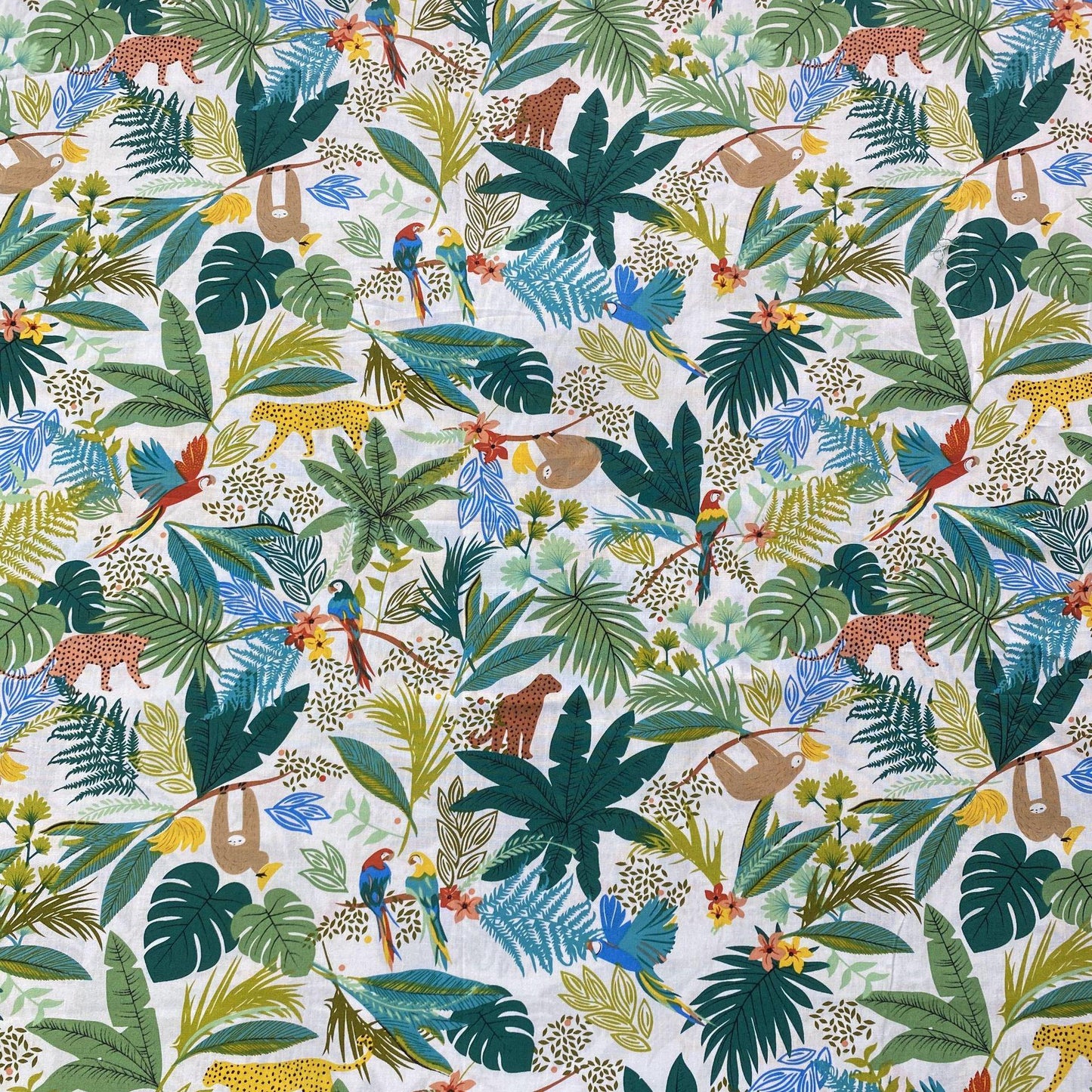 Tissu en coton tropical : imprimé paresseux, léopard, perroquet (58" de large)