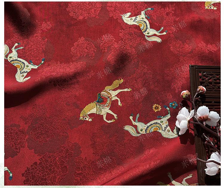 Tissu à motif de cheval au galop rouge et noir | Imprimé animal équestre, 150 cm de large