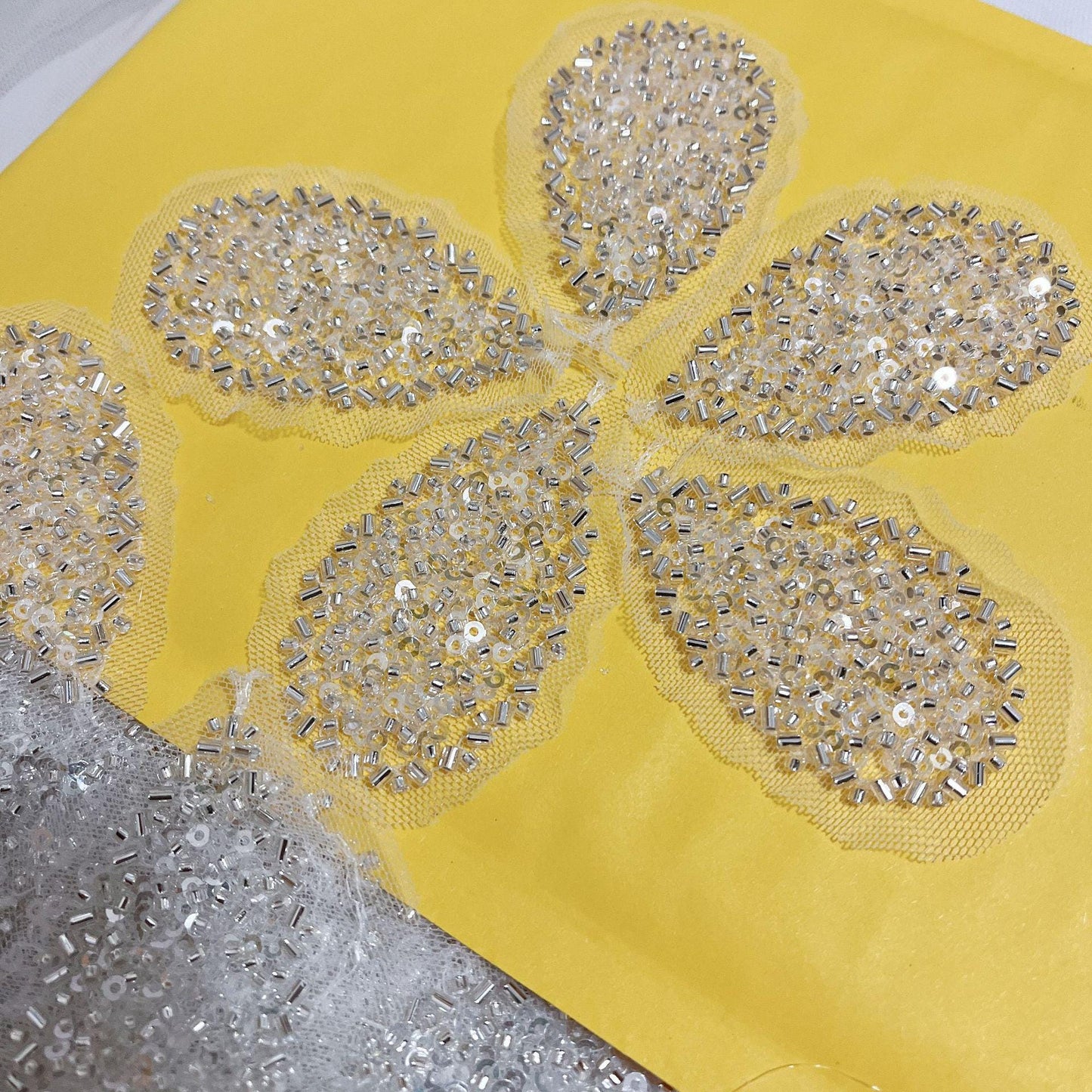 Appliques en dentelle à fleurs pailletées : accessoires de coiffure et de robe de mariée à faire soi-même (2 paires)
