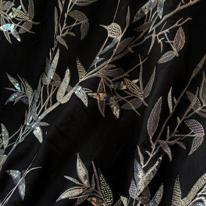 Tissu brodé de perles et de sequins ��� Patte de bambou large