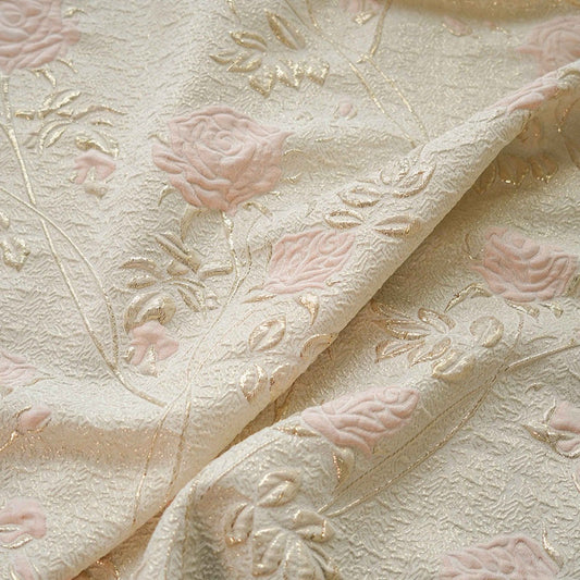 Tissu jacquard pivoine à fil d'or : 140 cm de large, revêtement de créateur