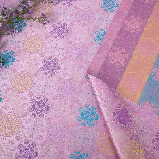 Tissu brocart tibétain : rayonne à motif lotus lilas pour la couture et l'ameublement