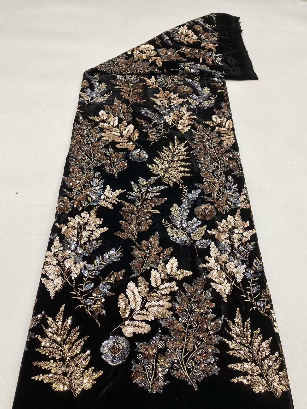 Tissu brodé de sequins en velours noir ��� Texti de perles multicolores" Large